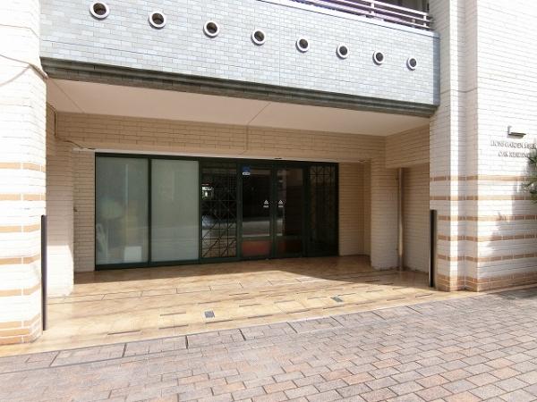 エントランス前