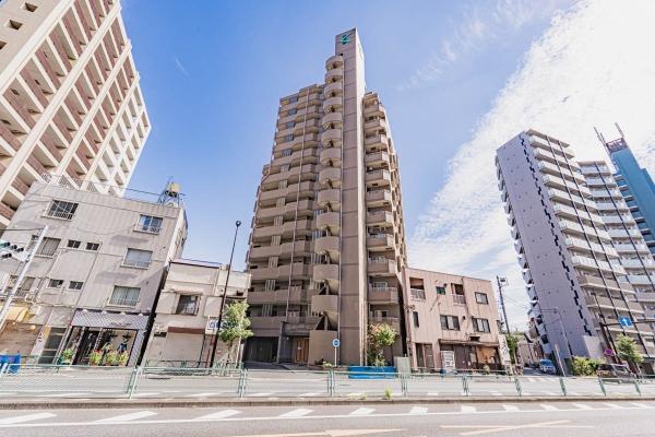 環状七号線沿いに佇む地下1階地上14階建てレジデンス
