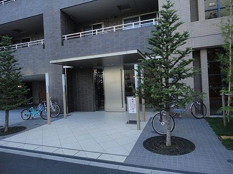 皆様を暖かく迎えてくれるエントランスになります。