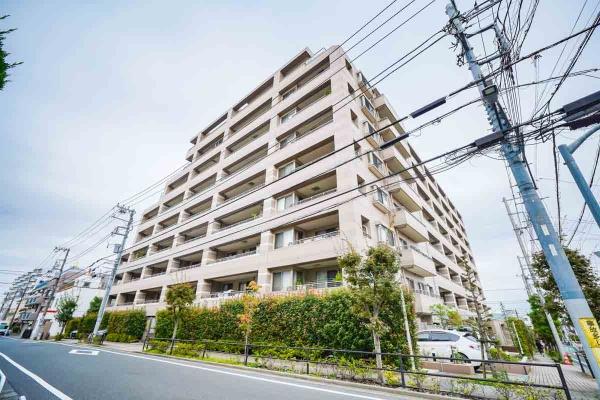 ２駅３沿線利用可能な立地に佇む、総戸数８８戸のマンション