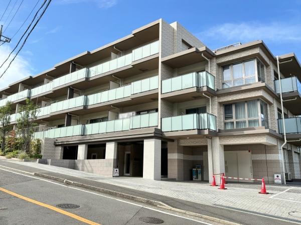 ２０２１年２月築　低層大規模レジデンス