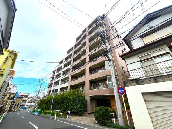 ２０１１年６月完成物件、総戸数７５戸の中規模マンション