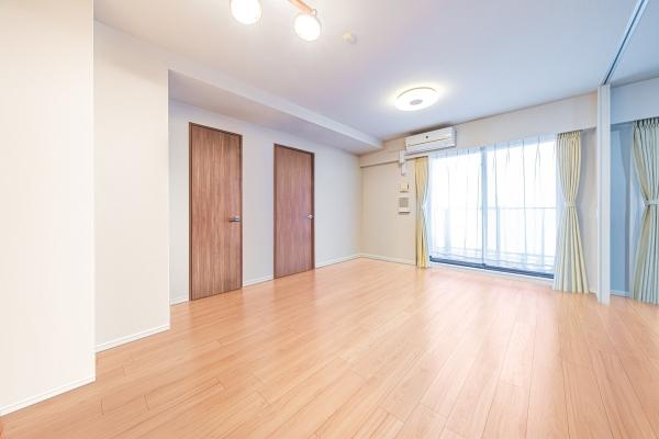 LDKは洋室2を開放すると約20.7帖の広々とした空間になります（CGによるリフォームイメージです）