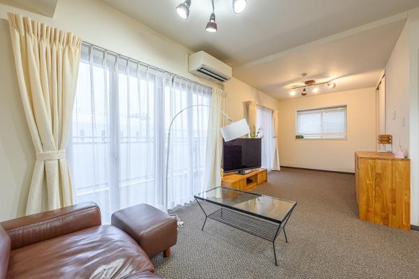 角住戸ならではの２面採光のリビング・ダイニング・キッチン