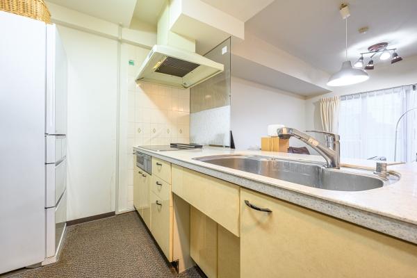 角住戸ならではの２面採光のリビング・ダイニング・キッチン