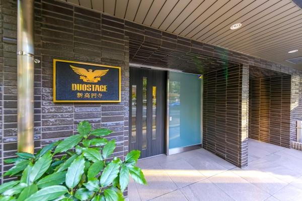 エントランス前