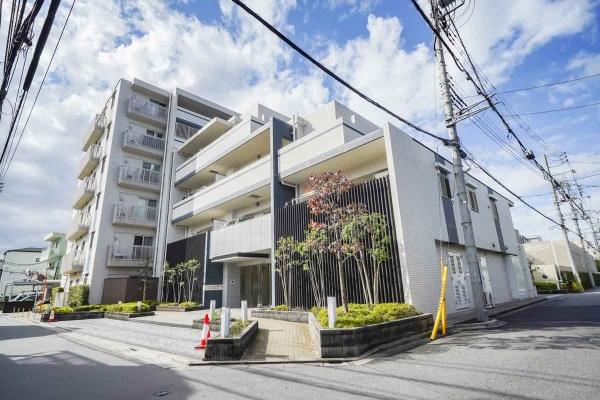 光が丘公園徒歩４分の立地に佇む総戸数１１２戸の大規模レジデンス