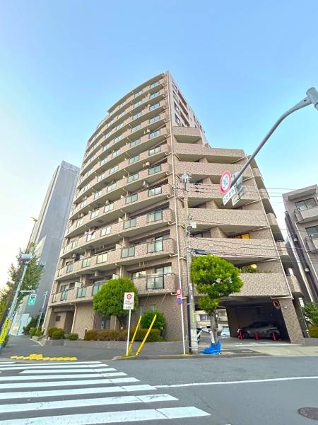 外観写真　１９９７年１２月建築、総戸数３７戸のマンション