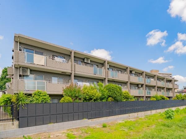 低層３階建てレジデンス