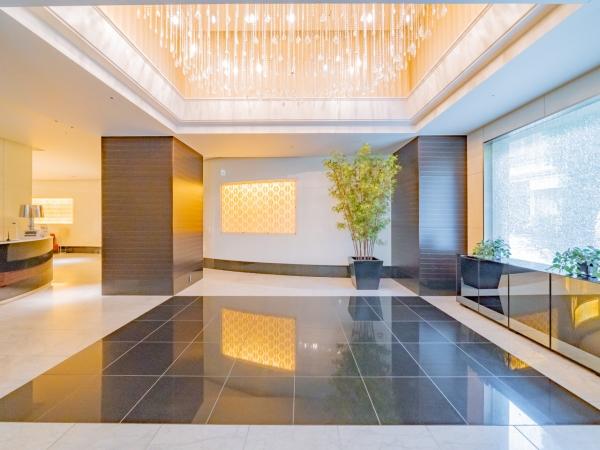 メインエントランスを入ると、コンシェルジュカウンターがございます