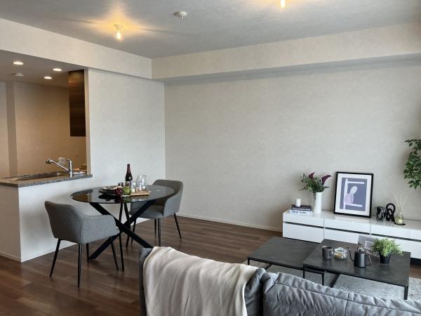 約１５．７帖のリビングダイニングキッチンになります。