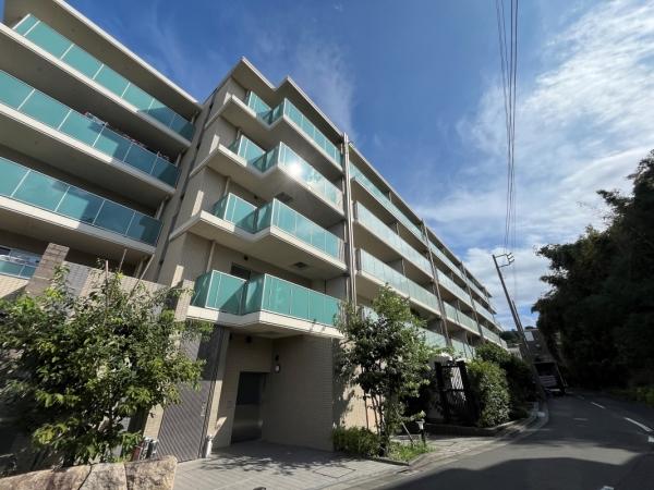 現地西側からの外観