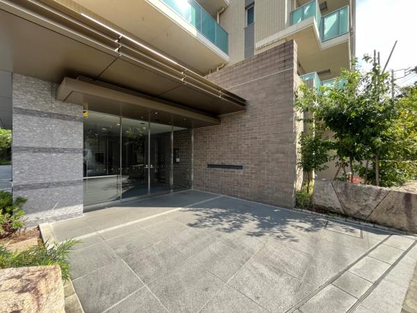 現地西側からの外観