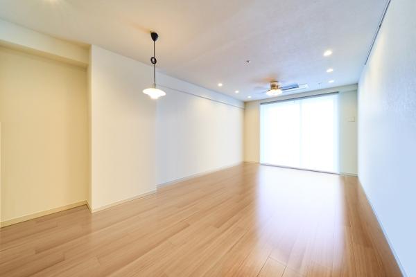 開放感のある西側バルコニーからの眺望（眺望は永続的に保証されるものではありません）