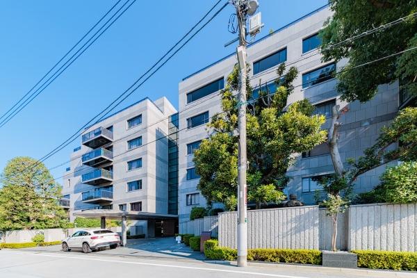 車寄せのあるエントランス