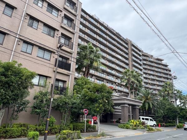 タイル張りの外観