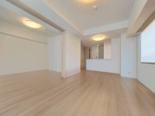 リビングダイニング　約11.1帖　（CGで作成したリフォームイメージです）