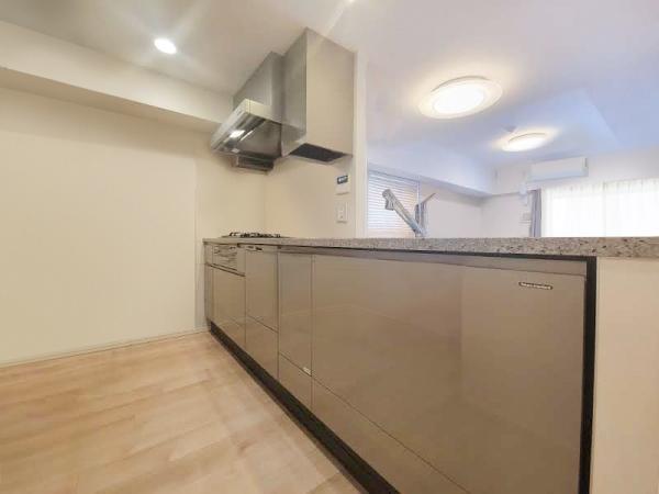 リビングダイニング　約11.1帖　（CGで作成したリフォームイメージです）