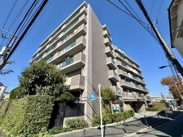 周囲には緑が多く、都心ながら穏やかな雰囲気を楽しめます