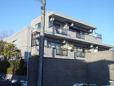 街並みに調和する美しい外観