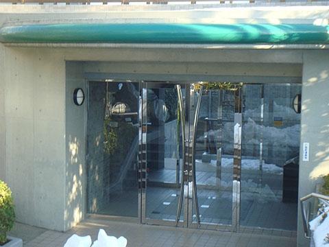 オートロック完備で安心のセキュリティ