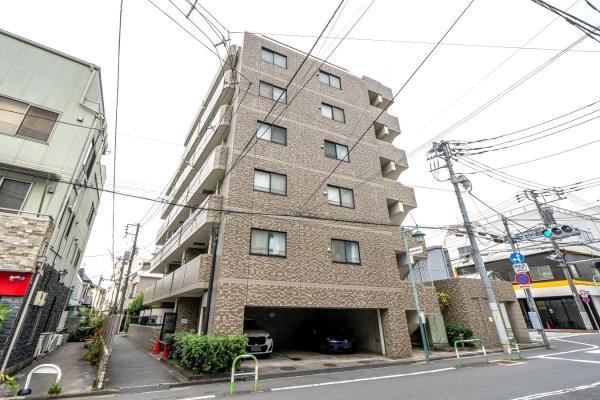 落ち着いたデザインで清潔感があり、周囲にも馴染む外観です。