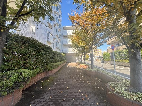 重厚感のあるエントランス