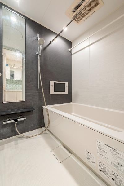 お洒落な内装に似合う、シンプルでスタイリッシュなキッチン