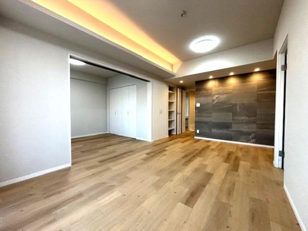 約10.6帖のリビングダイニングは床暖房付き