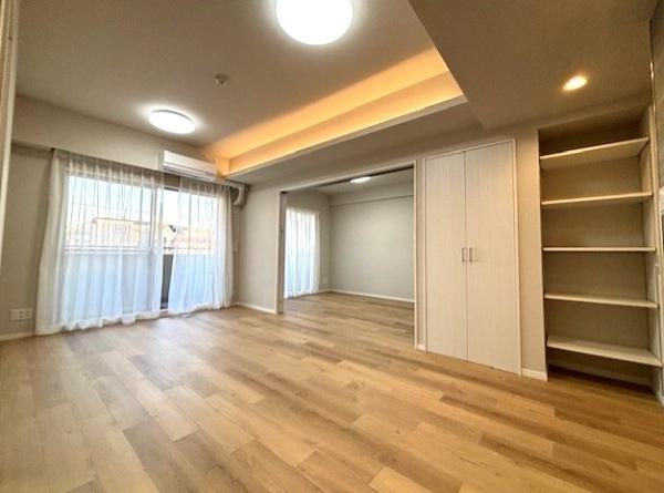 約10.6帖のリビングダイニングは床暖房付き