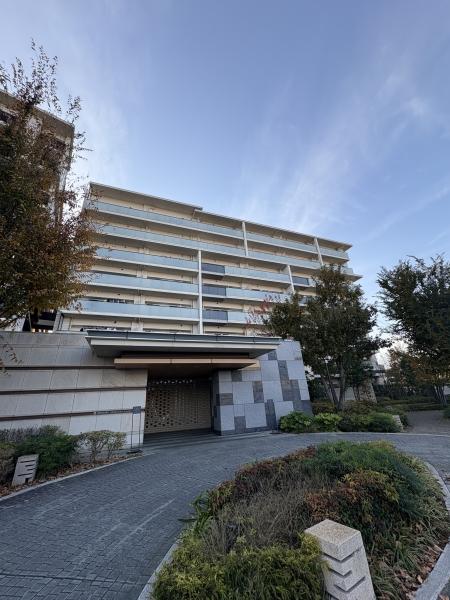 2018年７月竣工　車寄せ　安全かつ快適に車の乗り降りができるスペースがあります。