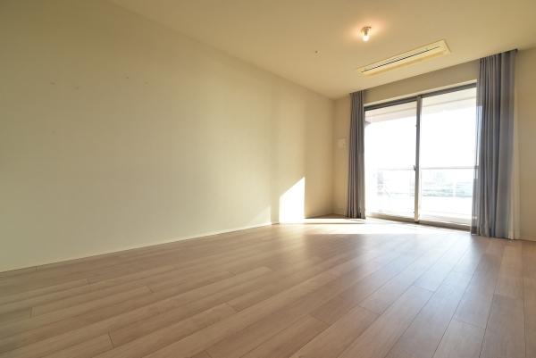 南向きの明るいリビングダイニング