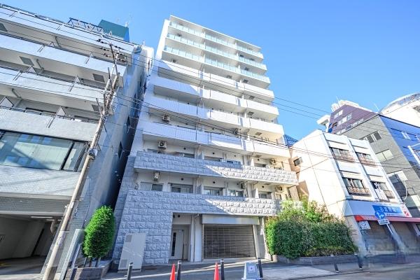 落ち着いた色合いのスタイリッシュな外観（北西方向から撮影）