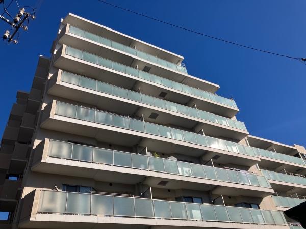 建物南西側からの外観