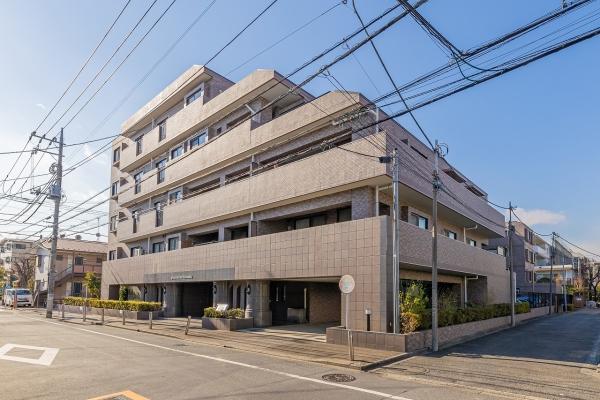 世田谷区尾山台に佇む５階建ての低層マンション
