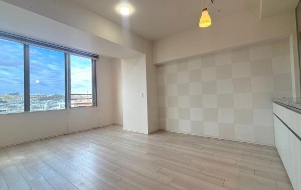 眺望良好で開放的なリビングダイニングです。眺望は永続的に保証されるものではありません。