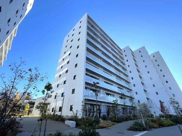 スタイリッシュで高級感のある外観