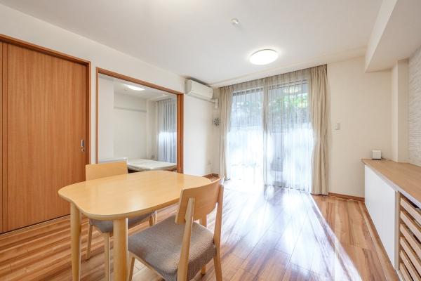 リビング・ダイニングにはガス温水式床暖房設置しております