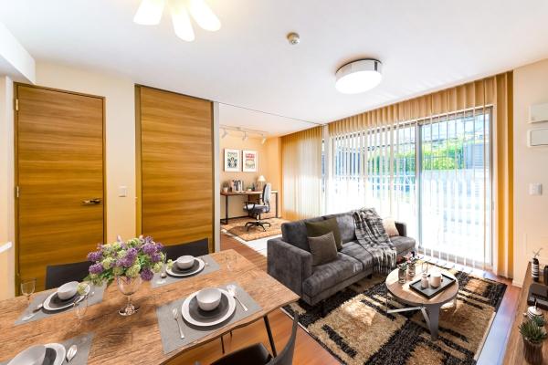 リビングダイニングキッチン　（CGで作成したリフォーム・家具設置イメージです）