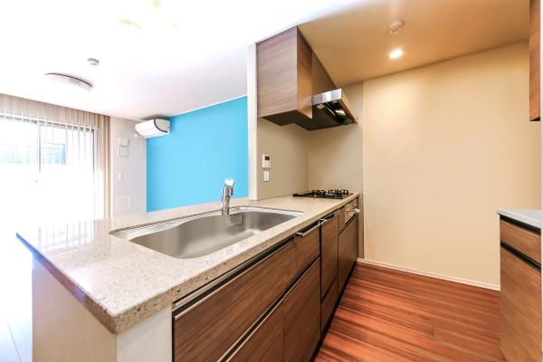 リビングダイニングキッチン　（CGで作成したリフォーム・家具設置イメージです）