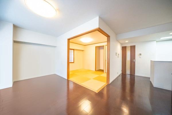 使い勝手が良好な横長のリビングダイニングになります。CGで作成したリフォームイメージです。