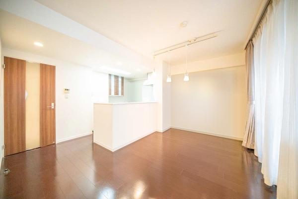 使い勝手が良好な横長のリビングダイニングになります。CGで作成したリフォームイメージです。