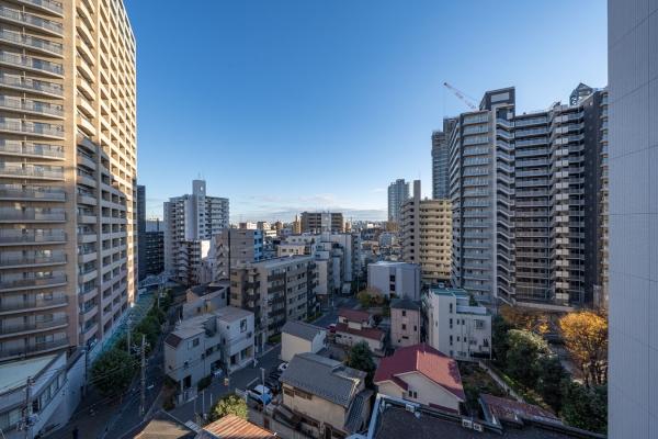 バルコニーからの眺望。南西側を撮影（眺望に関しては永続的に保証されるものではありません）