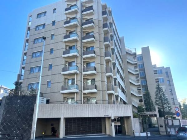 柿生駅から徒歩6分の位置にあり、生活利便性の良いマンションです。