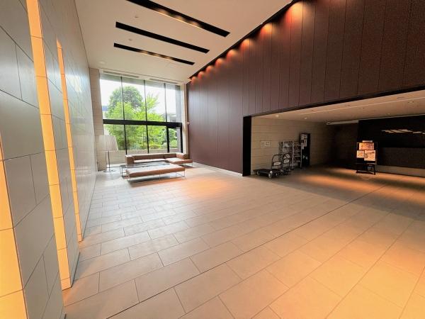 洗練とぬくもりが調和するエントランス