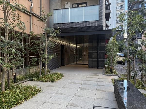 エントランスまでのアプローチ