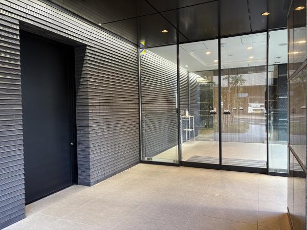 エントランスまでのアプローチ