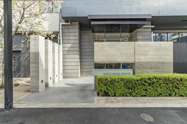 居住者を温かく迎えるエントランス