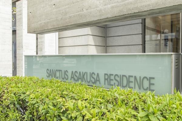 居住者を温かく迎えるエントランス