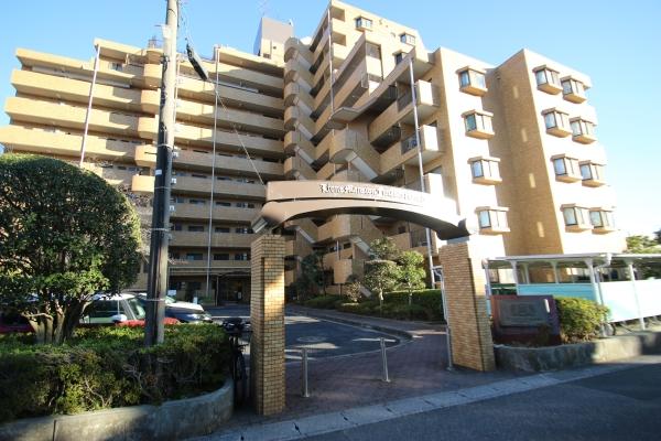 マンション敷地内入口